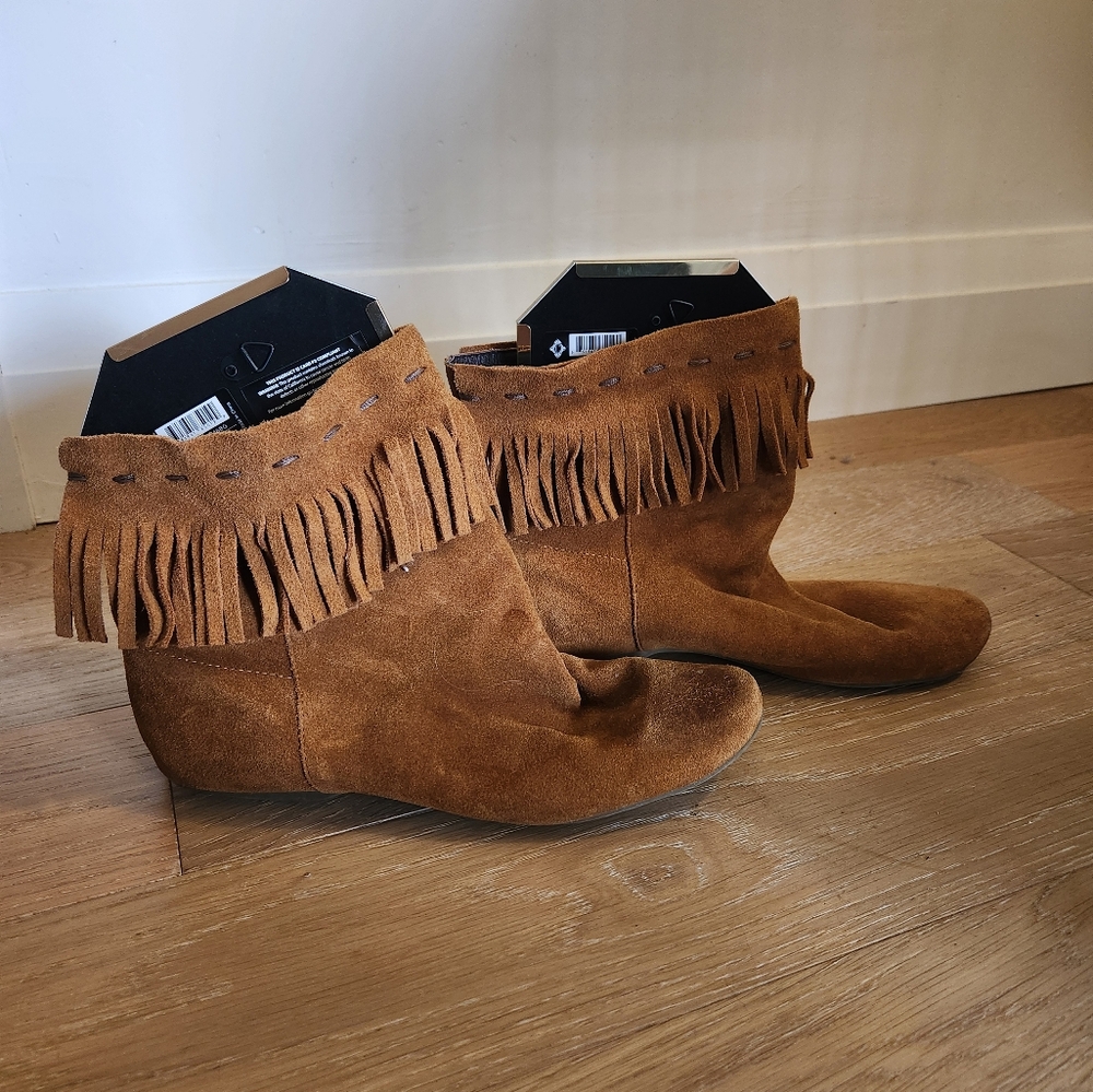 KATE & MEL | Suede tassle ankle booties